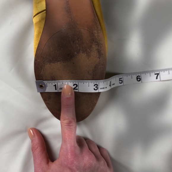 Banana Republic Yellow Gold Satin Demi Loafer 7.5 - Picture 10 of 12